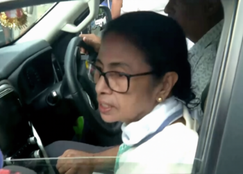 केंद्रीय बलों की तैनाती पर भड़कीं ममता बनर्जी, बोलीं- वोट जनता डालेगी, पुलिस नहीं