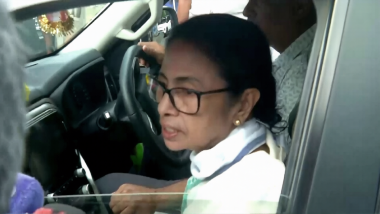 केंद्रीय बलों की तैनाती पर भड़कीं ममता बनर्जी, बोलीं- वोट जनता डालेगी, पुलिस नहीं