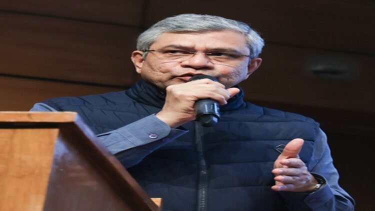 रेलवे में यात्रियों की सुविधा सर्वोच्च प्राथमिकता: अश्विनी वैष्णव