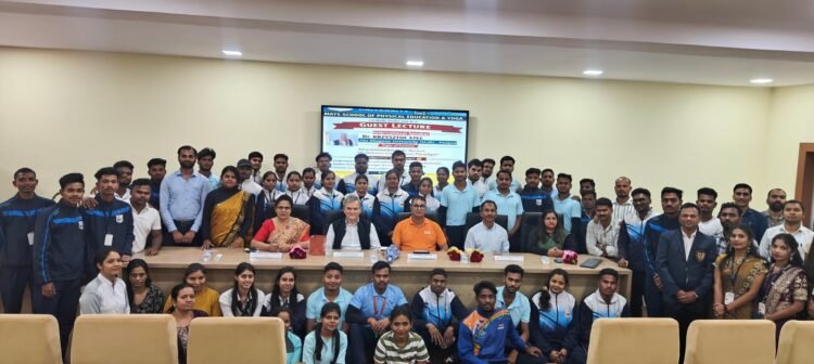 “MATS University में अंतरराष्ट्रीय अतिथि व्याख्यान: डॉ. क्रज़िस्टोफ स्टेक ने प्रस्तुत किया सूर्यनमस्कार का समग्र क्रॉस-फिटनेस अभ्यास”