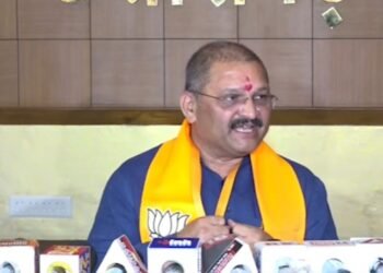 कांग्रेस नेताओं के करीबी लोगों के तार बाहरी ताकतों से जुड़े रहे हैं – संतोष पाण्डेय