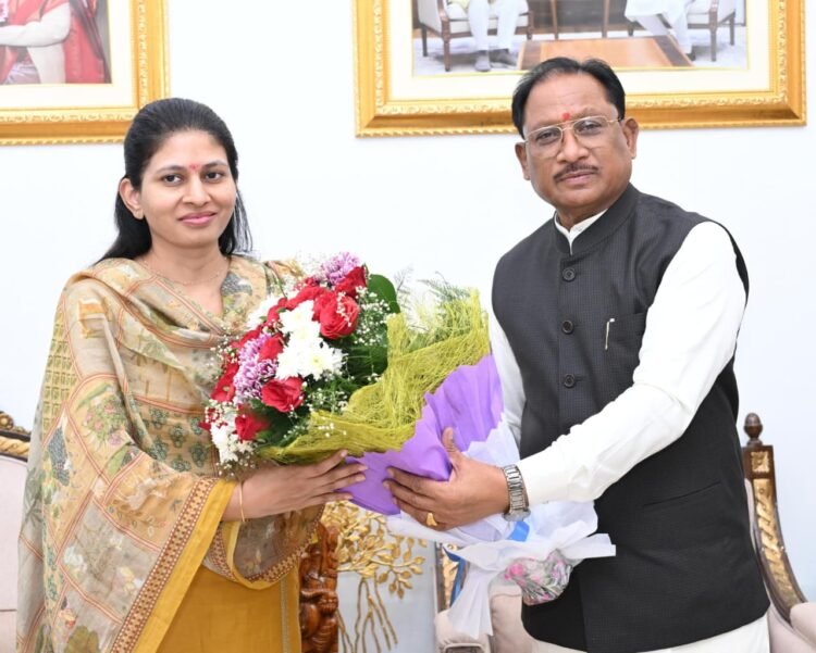 मुख्यमंत्री से केंद्रीय राज्य मंत्री रक्षा खडसे की सौजन्य मुलाकात, खेल प्रतिभाओं को राष्ट्रीय मंच देने पर जोर