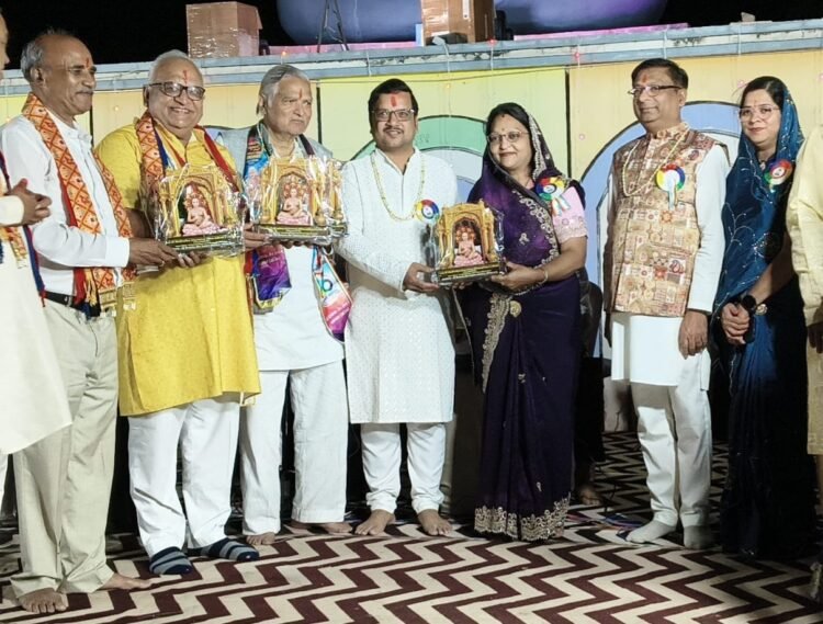 राजिम में महावीर जयंती पर सम्मान समारोह और भक्ति संगीत कार्यक्रम का आयोजन