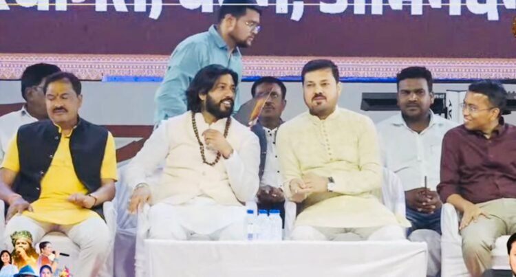 कुँवरगढ़ महोत्सव के दूसरे दिन उमड़ा जनसैलाब: विवेक शर्मा, गरिमा दिवाकर, पप्पू चंद्राकर और चम्पा निषाद की सांस्कृतिक कार्यक्रमों ने जीता दर्शकों का दिल