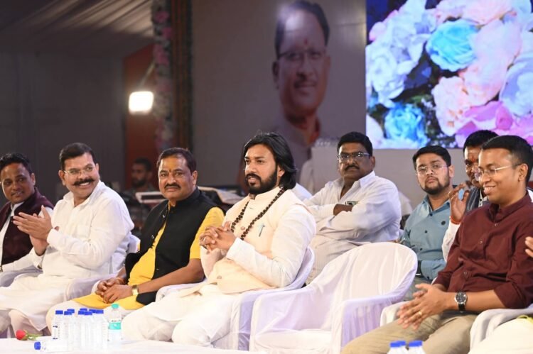 कुंवरगढ़ महोत्सव में छत्तीसगढ़ी संस्कृति की शानदार झलक,मंत्री गुरु खुशवंत साहेब की गरिमामयी उपस्थिति ने बढ़ाया उत्साह