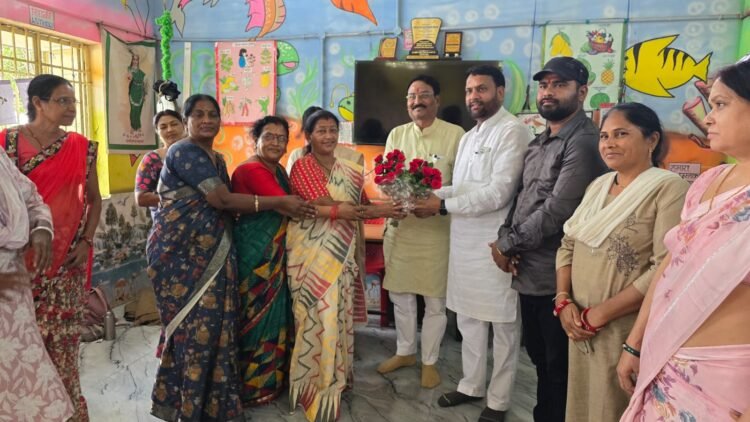 आंगनबाड़ी कार्यकर्ताओं के प्रोत्साहन राशि प्रस्ताव पर महापौर का आभार व्यक्त-इकराम