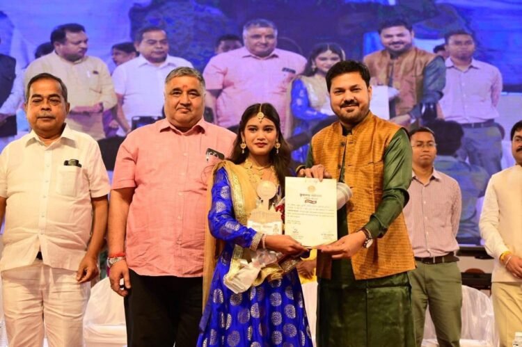 कुंवरगढ़ महोत्सव का भव्य समापन: संस्कृति मंत्री राजेश अग्रवाल ने की शिरकत, विधायक अनुज शर्मा नें सफल आयोजन के लिए क्षेत्रवासियों का किया आभार व्यक्त