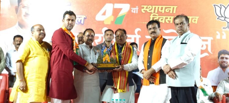 रायपुर शहर जिला भाजपा कार्यकर्ता सम्मेलन संपन्न, मुख्यमंत्री साय ने कहा-कार्यकर्ता पार्टी का आधार होता है