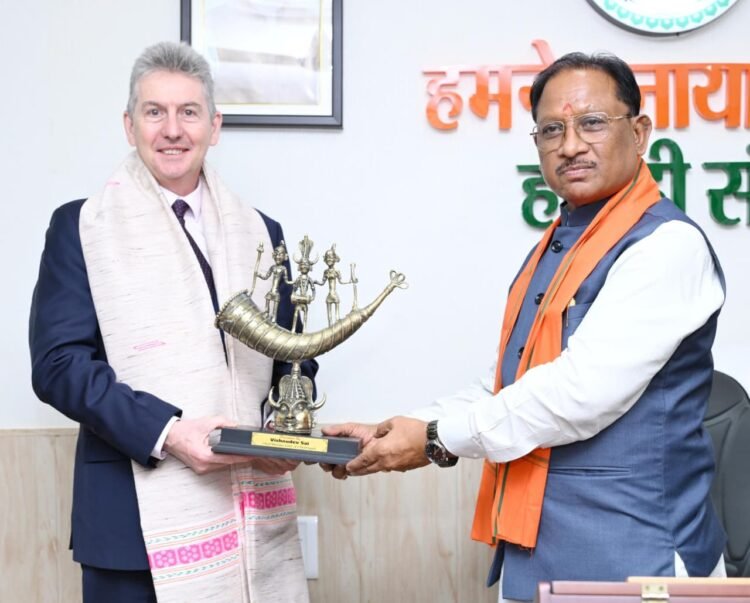 मुख्यमंत्री विष्णु देव साय से आस्ट्रेलिया के महावाणिज्य दूत बर्नार्ड लिंच ने की सौजन्य मुलाकात