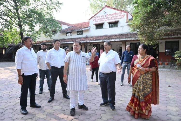 ऐतिहासिक स्कूलों को मिलेगा नया रूप, विधायक सुनील सोनी ने किया निरीक्षण