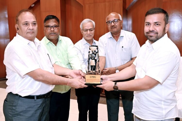 पावर कंपनी के डायरेक्टर पाठक को भावभीनी विदाई