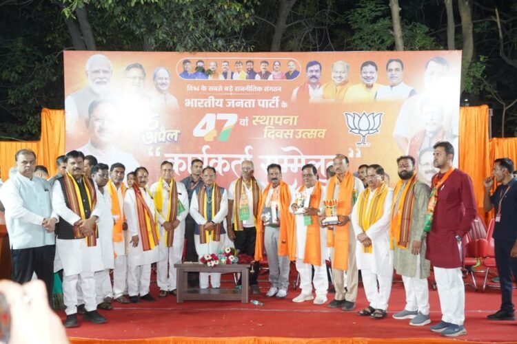 कार्यकर्ता सम्मेलन में बृजमोहन – “कार्यकर्ताओं के दम पर ही बनते हैं मुख्यमंत्री, मंत्री, सांसद और विधायक”