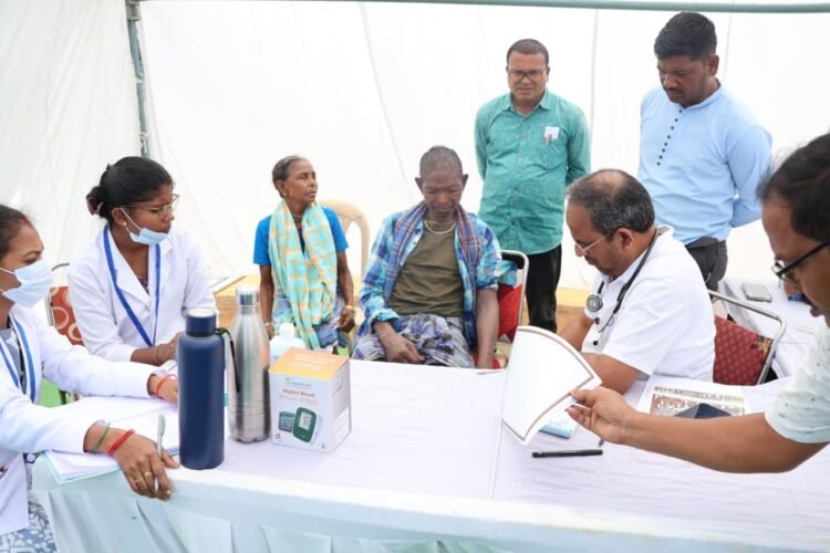 लाल आतंक के सूर्यास्त के साथ सुकमा में उदय हुआ स्वास्थ्य सेवाओं का सूरज,मेगा स्वास्थ्य शिविर में उमड़ा जनसैलाब