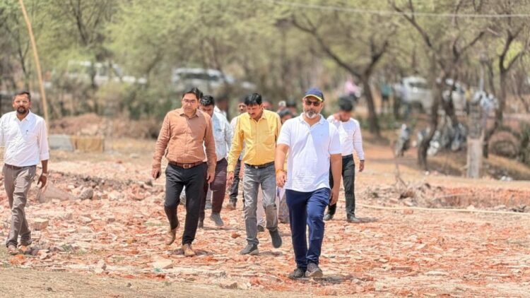 निर्माण कार्यों में लापरवाही पर सख्त हुए कलेक्टर कुन्दन कुमार, गुणवत्ता से समझौता नहीं