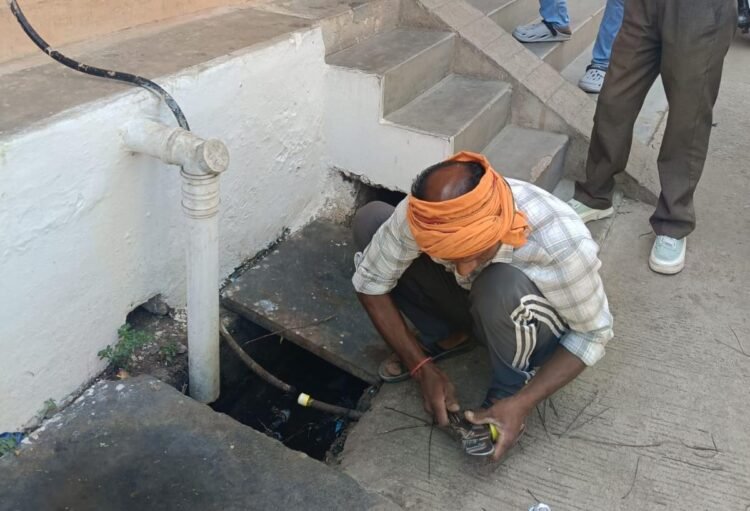 टैक्स बकायादारों पर निगम की सख्त कार्रवाई,नल कनेक्शन काटे गए