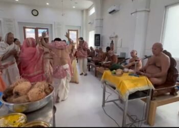 अक्षय तृतीया पर आहार दान देने से प्राप्त पुण्य भी अक्षय होता है। आहार दान में चारों दान शामिल होते हैं-आचार्य श्री वर्धमान सागर जी