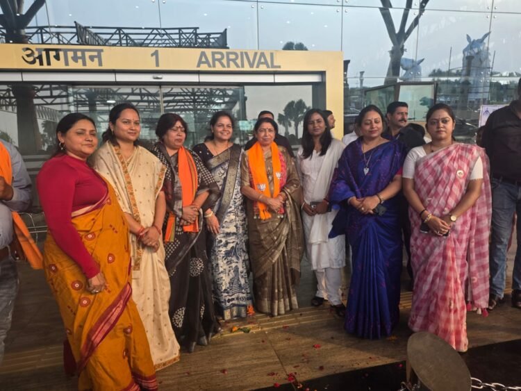 राज्यसभा में शपथ ग्रहण कर लौटीं लक्ष्मी वर्मा एयरपोर्ट पर भव्य स्वागत