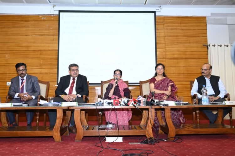 छत्तीसगढ़ में नहीं है ईंधन की कमी: OMCs ने बनाए रखी LPG और पेट्रोल-डीजल की निर्बाध सप्लाई