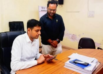 कमिश्नर ने खुद किया स्व-गणना, नागरिकों को दिया डिजिटल भागीदारी का संदेश