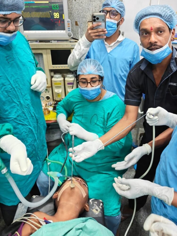 सिम्स में चमत्कार: 5 साल के बच्चे के गले में फंसा सिक्का सुरक्षित निकाला, बची जान