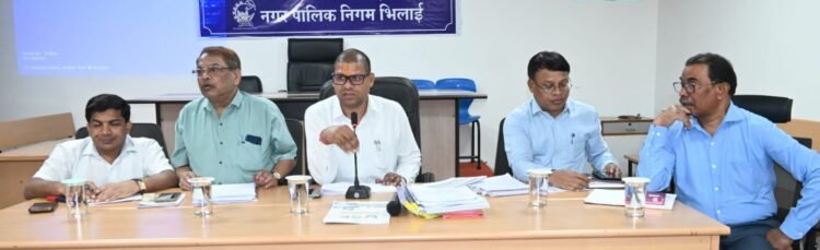 आयुक्त ने किया विभिन्न कार्यो का समीक्षा- दिए आवश्यक निर्देश एवं सुझाव