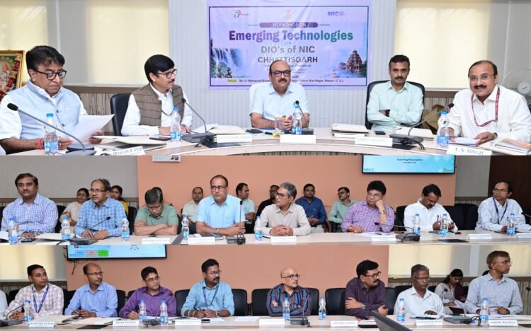 रायपुर में IT कार्यशाला: मुख्य सचिव विकासशील बोले- योजनाओं का लाभ तेजी से पहुंचे