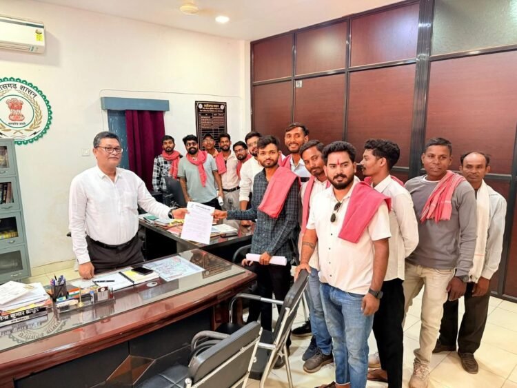 जनगणना पोर्टल में ‘छत्तीसगढ़ी भाषा’ को शामिल करने हेतु जोहार छत्तीसगढ़ पार्टी एवं छत्तीसगढ़िया क्रांति सेना ने सौंपा ज्ञापन