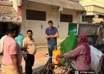 आयुक्त ने किया वार्ड क्रमांक 14 में सफाई व्यवस्था का सघन निरीक्षण, अधिकारियों को दिए सख्त निर्देश