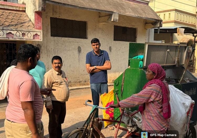 आयुक्त ने किया वार्ड क्रमांक 14 में सफाई व्यवस्था का सघन निरीक्षण, अधिकारियों को दिए सख्त निर्देश