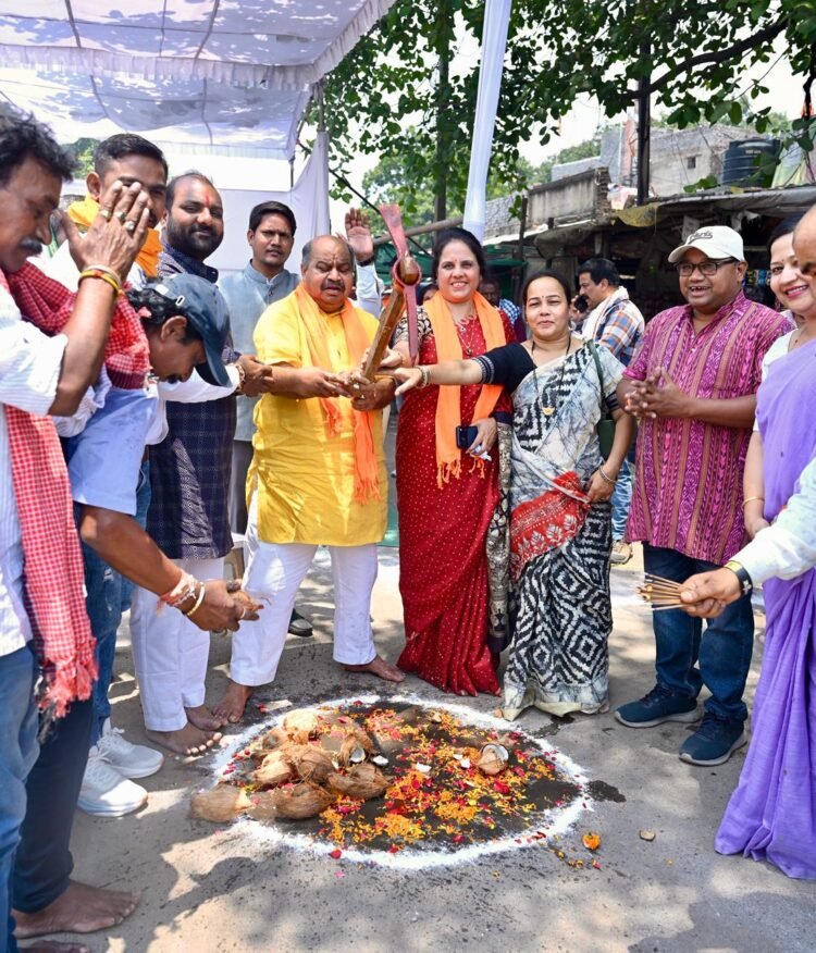 दो वार्डों में 60 लाख के विकास कार्यों का भूमिपूजन, पुरंदर मिश्रा–मीनल चौबे पहुंचे