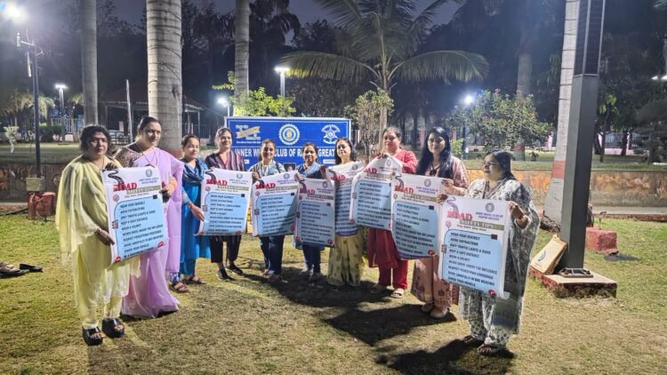 इनर व्हील क्लब ऑफ रायपुर ग्रेटर द्वारा गांधी उद्यान में जनहित कार्य एवं यातायात जागरूकता अभियान