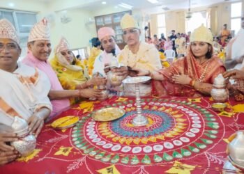 24 घंटे णमोकार अखंड पाठ के समापन पर हुआ णमोकार विधान पूजा व रात्रि में हुई भक्ति संध्या