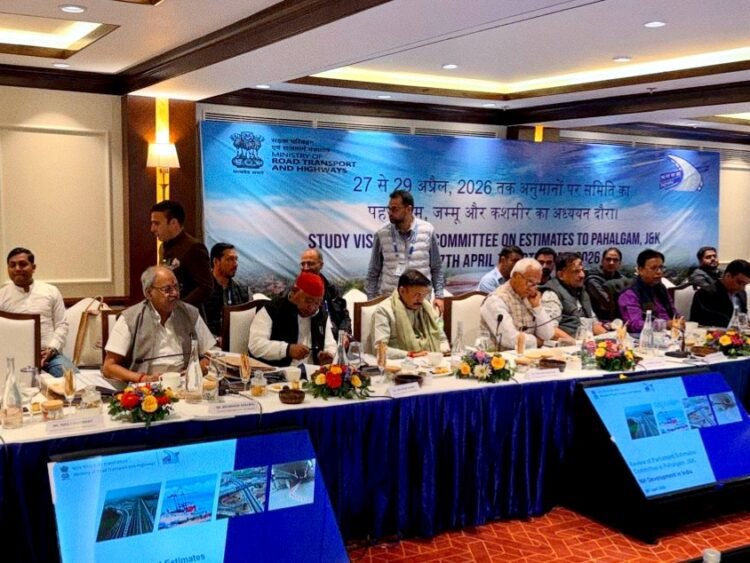 दूरस्थ गांवों तक डिजिटल कनेक्टिविटी और सड़कों के विस्तार पर जोर, प्राक्कलन समिति में बृजमोहन अग्रवाल के महत्वपूर्ण सुझाव