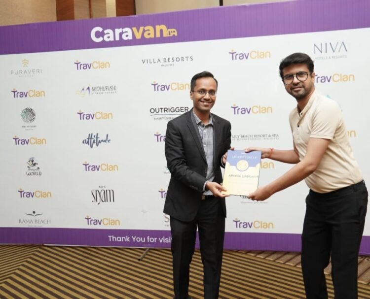 लिगेसी सर्किल गोल्ड एवार्ड से नवाजे गए मानस कोचर