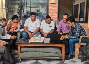 रायपुर में स्वजनगणना अभियान को बढ़ावा, एमआईसी सदस्य और पार्षद ने भरा ऑनलाइन फॉर्म