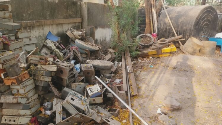 मंत्री के निर्देश पर गंभीर हुआ रिसाली, कार्यालय को कबाड़ मुक्त कर आयुक्त ने कोष में जमा कराया 12 लाख