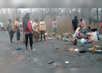 बीजापुर में बड़ा हादसा, मजदूरों से भरा मालवाहक पलटा, 15 घायल