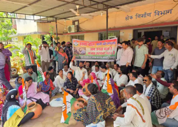 राजधानी में जल संकट पर कांग्रेस का हल्ला बोल, मटका लेकर निगम दफ्तर का घेराव