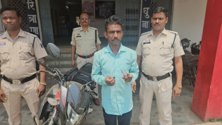 रायगढ़ पुलिस की बड़ी सफलता: तीन राज्यों में सक्रिय चोर गिरफ्तार