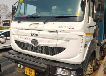 NH-53 पर तेज रफ्तार हाइवा का कहर, बाइक सवार दो युवकों की दर्दनाक मौत