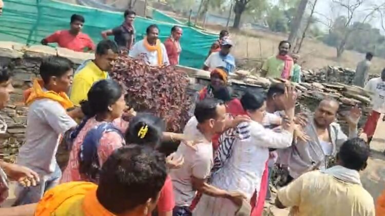 रेटावंड गांव में पास्टर पर धर्म प्रचार के आरोप, ग्रामीणों से विवाद