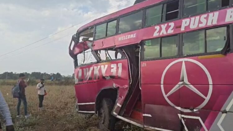 NH-30 पर बड़ा हादसा, यात्रियों से भरी बस ट्रक से टकराई