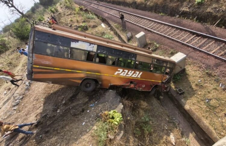 तेज रफ्तार का कहर: ट्रैक्टर, बस और कार हादसों में 3 की मौत