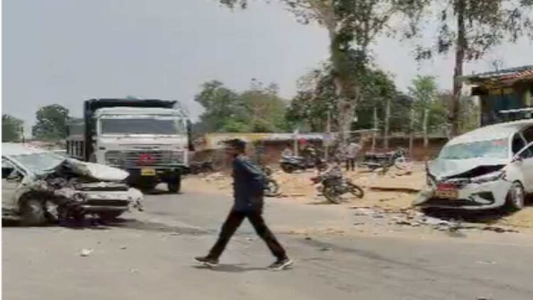 NH-43 पर दर्दनाक दुर्घटना: अर्टिगा कारों की भिड़ंत में एक की जान गई, कई घायल