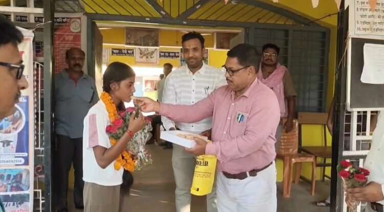 कांकेर की बेटी अपर्णा बिस्वास ने बढ़ाया मान, 12वीं बोर्ड में प्रदेश में 10वां स्थान