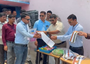 43° तापमान में प्रगणकों के लिए अनोखी पहल: तहसीलदार ने दिए प्याज-टॉवेल, शरबत से किया स्वागत