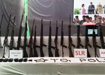 47 नक्सलियों ने किया आत्मसमर्पण, भारी मात्रा में हथियार बरामद