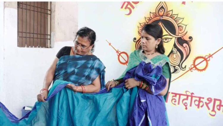 साड़ी घोटाला?: 9.7 करोड़ खर्च, फिर भी आंगनबाड़ी कार्यकर्ताओं को मिली छोटी-घटिया साड़ियां