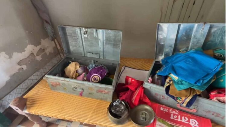 बड़ी चोरी: घर से 20 लाख के जेवर और नगदी पार, गांव में हड़कंप