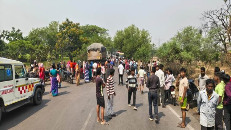तेज रफ्तार का कहर: स्कूटी सवार महिला की मौके पर मौत, गुस्साए ग्रामीणों ने किया चक्काजाम